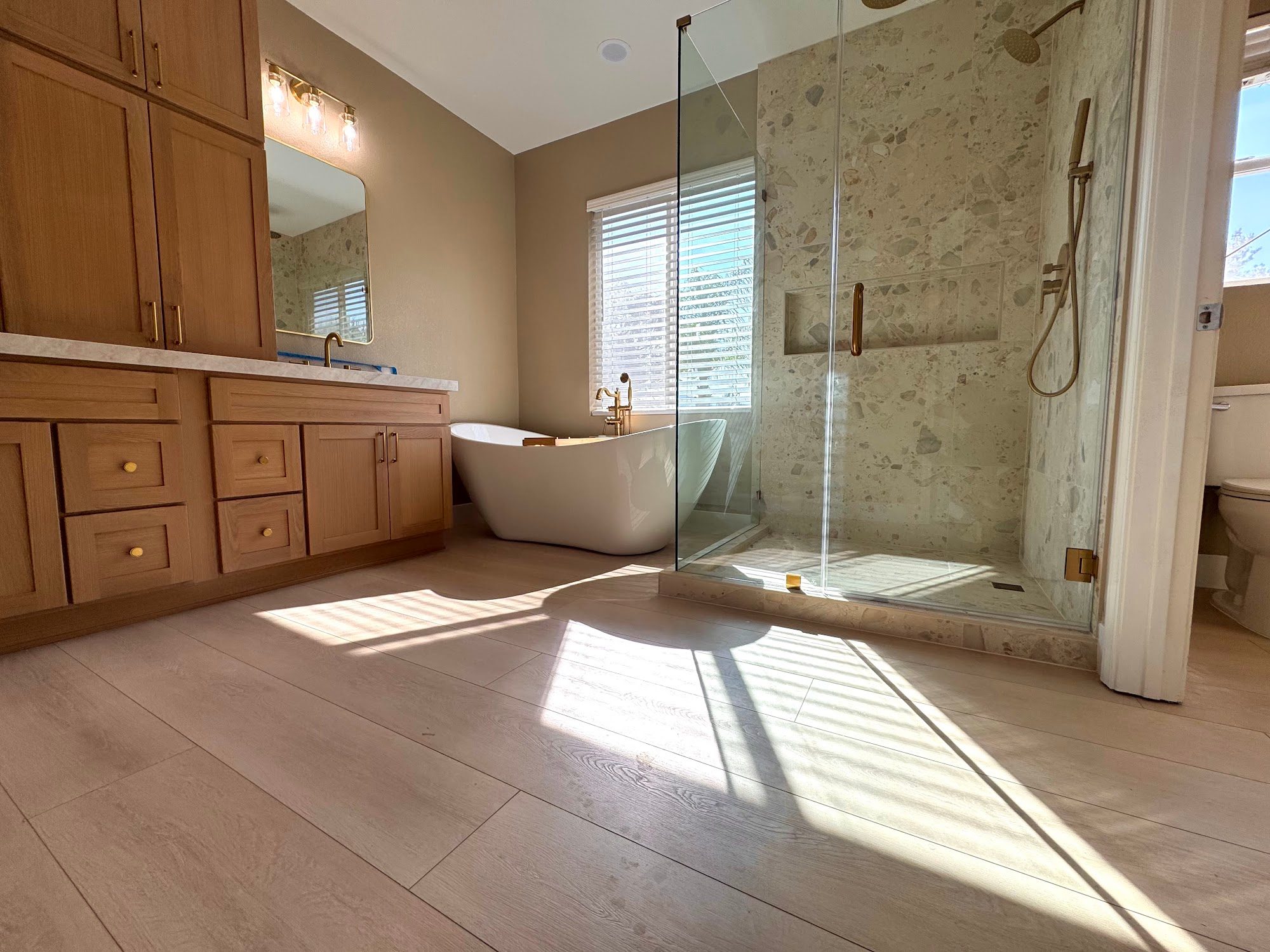 Lighting & Mirror